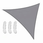 voile d'ombrage triangulaire gris clair ombrela sur fond blanc