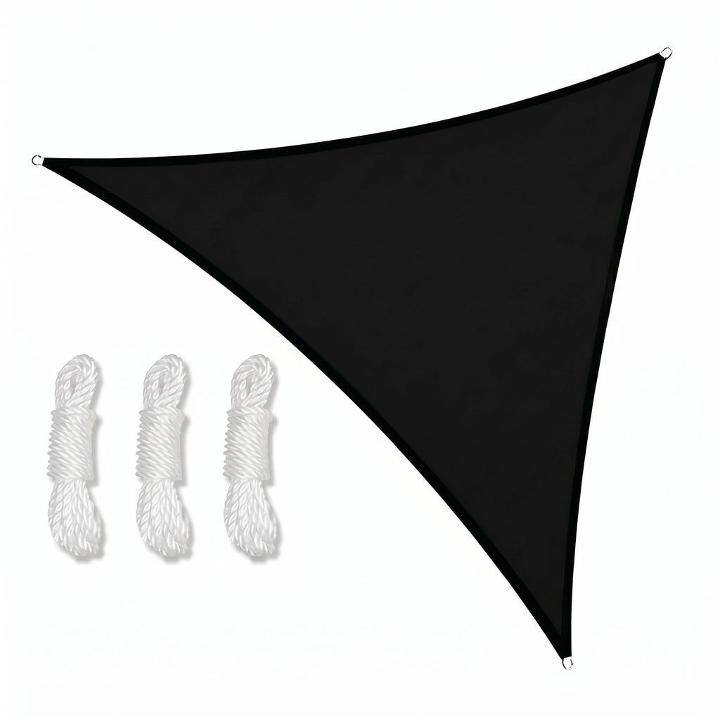 la voile d'ombrage triangulaire noire Ombrela sur fond blanc